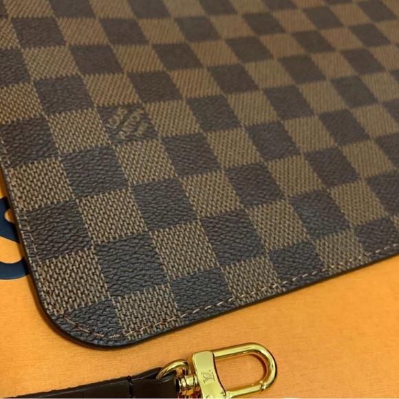 Authentic NEW Louis Vuitton Neverfull red damier pouch - Picture 7 of 10